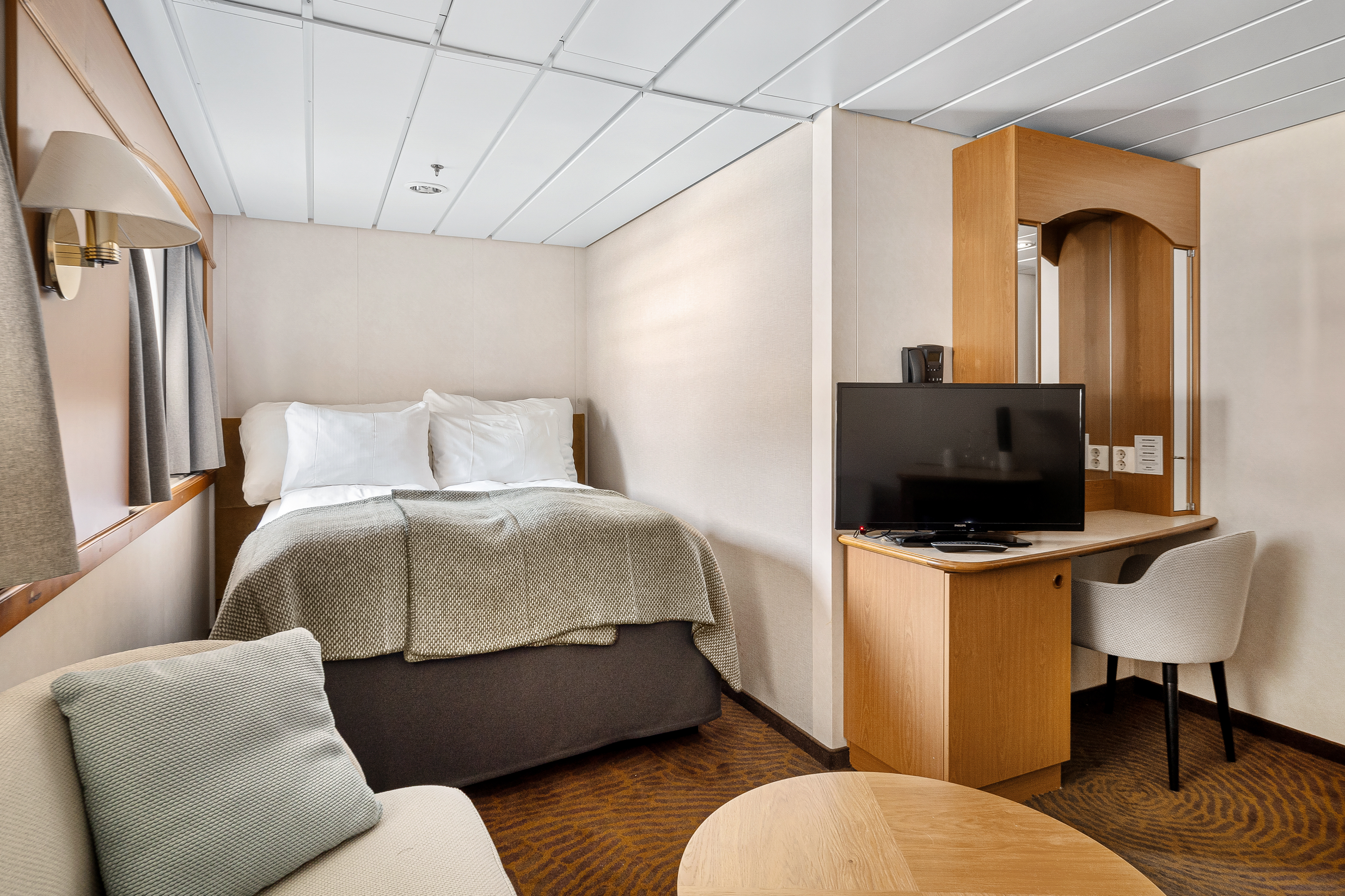 Arctic Superior | Large double on middle deck with window (restricted view)